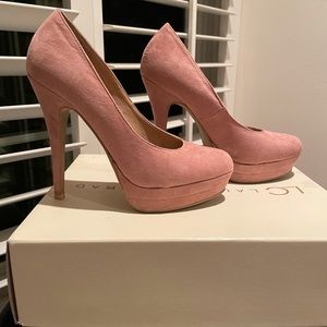 Pink pumps